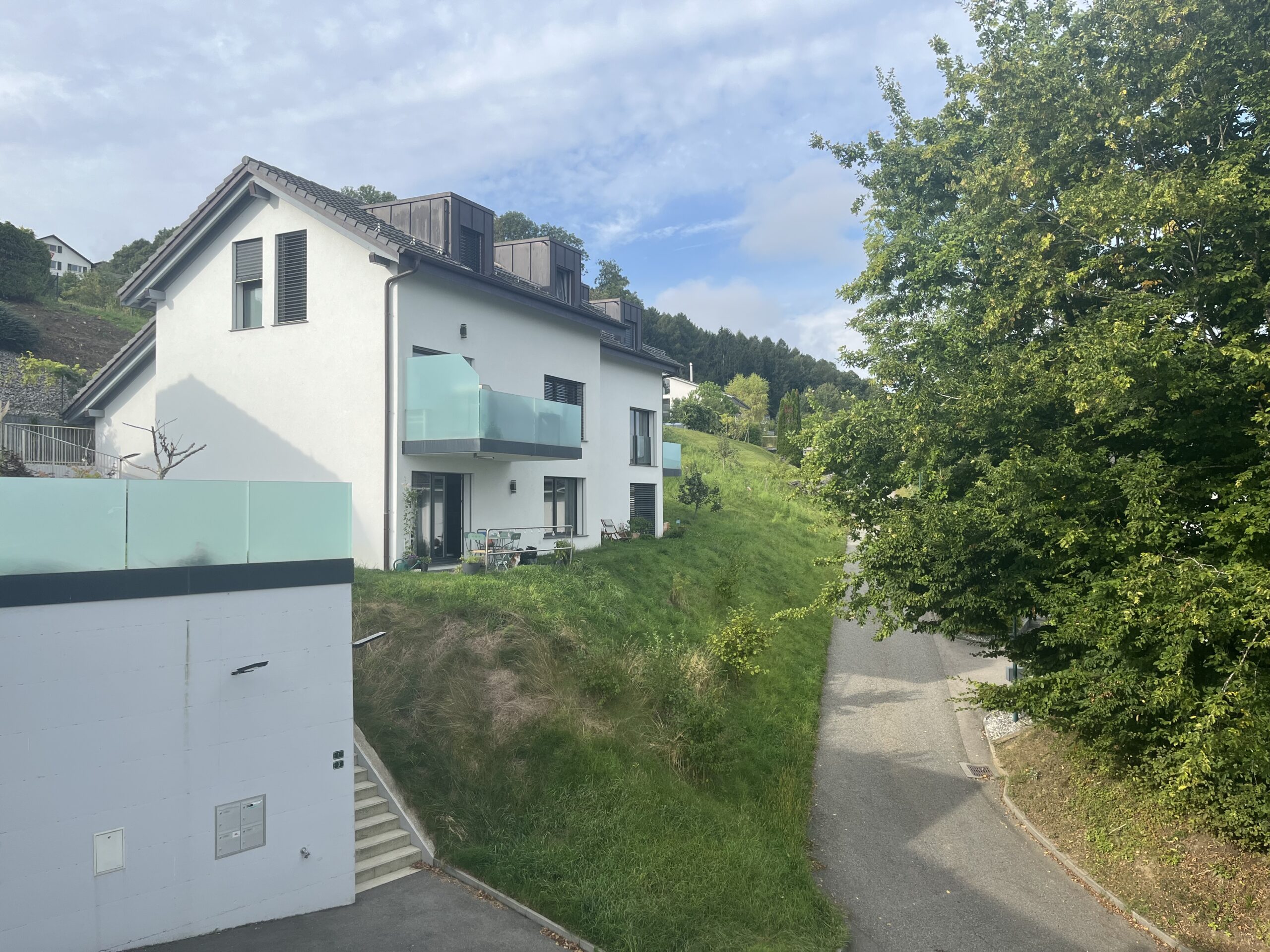 chatillon2_2 Immeuble blanc avec balcon